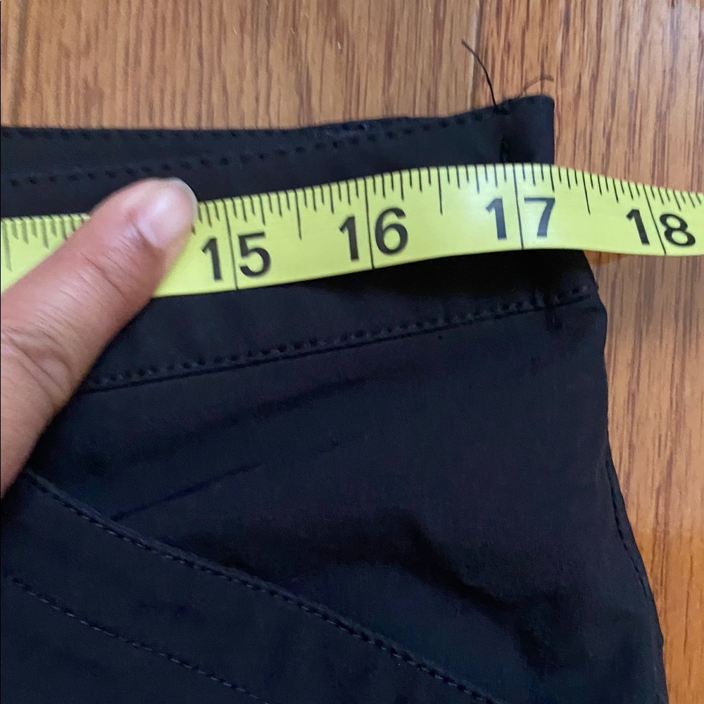 Eddie Bauer  women Dark Cargo Pants - Picture 7 of 8